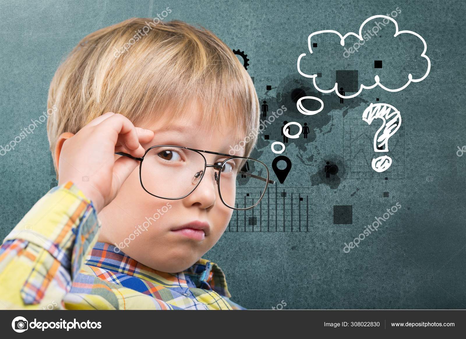 Bonito Menino Pensando — Foto © billiondigital #308022830, image size:1600x1167