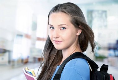 sevimli okul kız holding kitaplar 