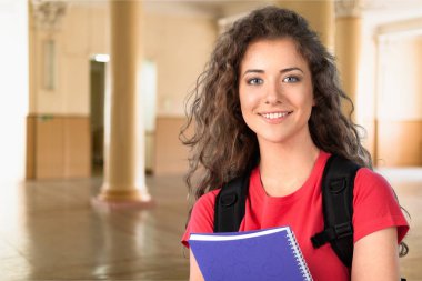 not defteri ile genç güzel öğrenci kadın