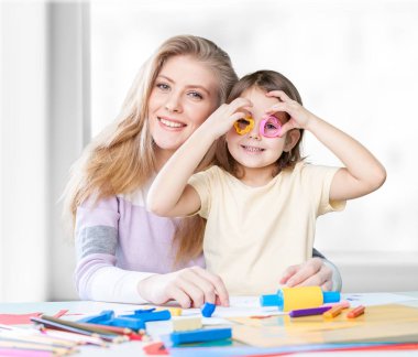 Anne ve kızı çizim 