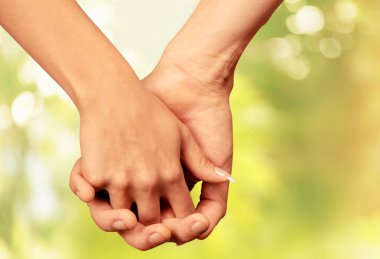 arka planda erkek ve kadın elleri