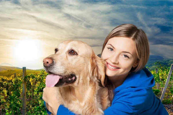 Adolescente Chica Abrazando Perro — Foto de Stock