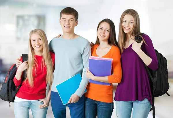 Grupo Adolescentes Felizes Segundo Plano — Fotografia de Stock