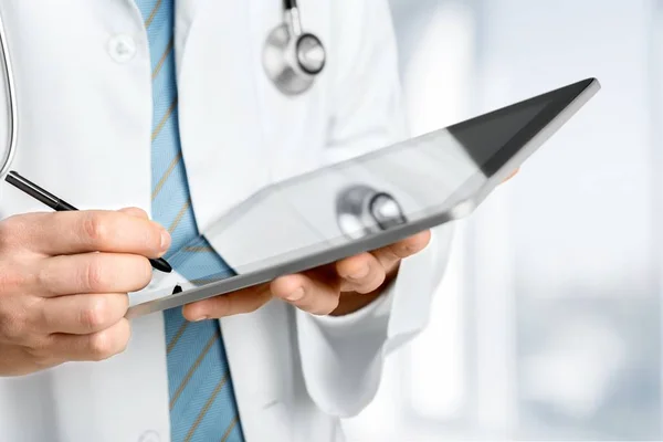 Medico Possesso Tablet Digitale Vista Vicino — Foto Stock