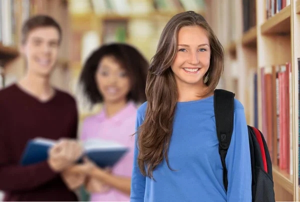 Grupp Leende Studenter Universitetet — Stockfoto