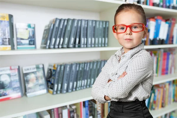 Genius Kid Brillen Kijken Naar Camera — Stockfoto