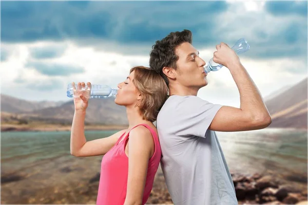 Pareja Agua Potable Después Del Entrenamiento — Foto de Stock