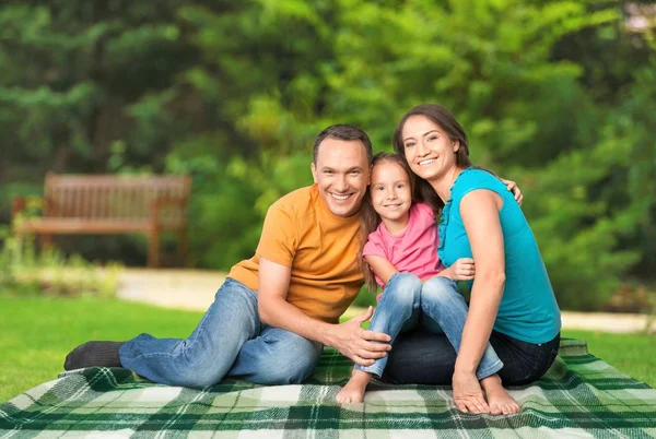 Gelukkig Jong Gezin Het Park — Stockfoto