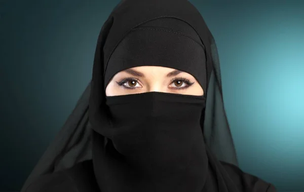 Muslim Wanita Cantik Mengenakan Niqab — Stok Foto