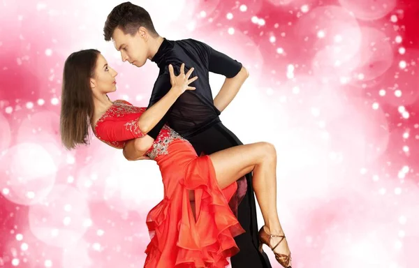 Junger Mann Und Eine Frau Tanzen Salsa — Stockfoto