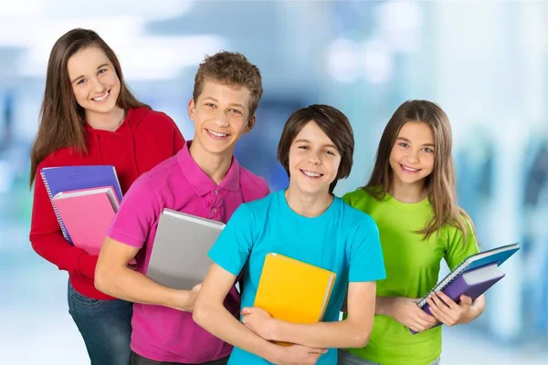 Grupo de estudiantes con libros — Foto de Stock