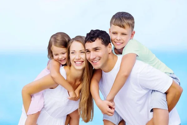 Gelukkig Gezin Vakantie Tropisch Strand — Stockfoto