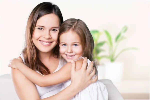 Feliz Abraço Mãe Filha — Fotografia de Stock