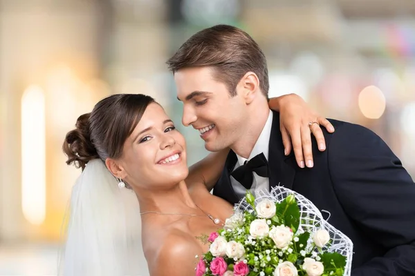 Pareja joven recién casada — Foto de Stock