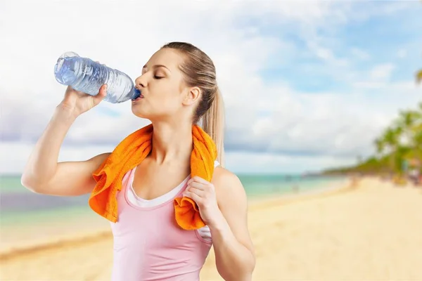 Young Woman Drinking Water Training — Stock Photo, Image