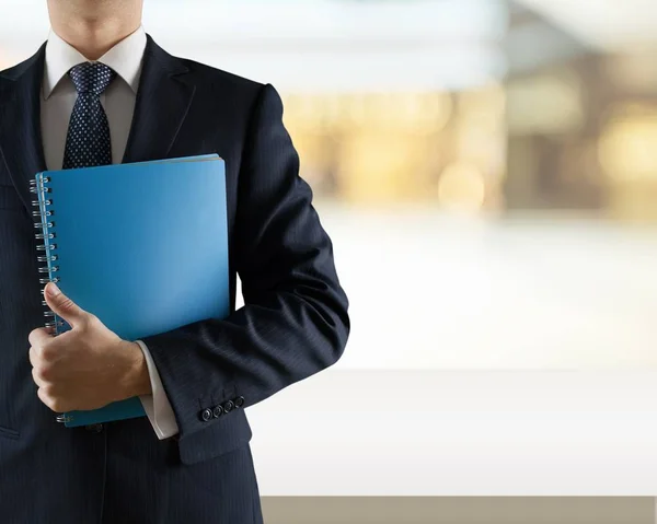 Hombre Negocios Sosteniendo Cuaderno Vista Cerca —  Fotos de Stock