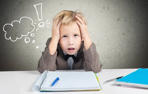 Stressato Piccolo Ragazzo Della Scuola — Foto Stock