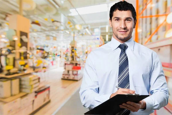 Man Met Kladblok Magazijn — Stockfoto