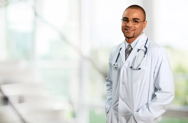 Retrato Médico Masculino Confiante — Fotografia de Stock