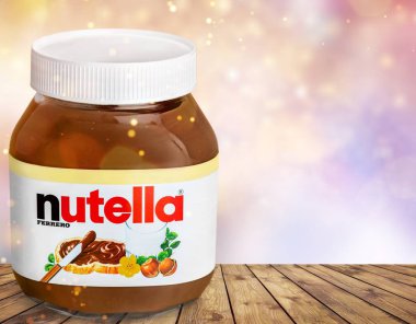 Nutella Fındıklı kavanoz ışık arka plan üzerine yayılmış