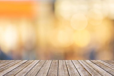 Arka plan bulanık boş ahşap yüzeyde