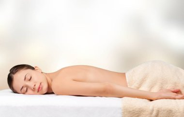 tedavi spa salonu sahip genç güzel kadın  