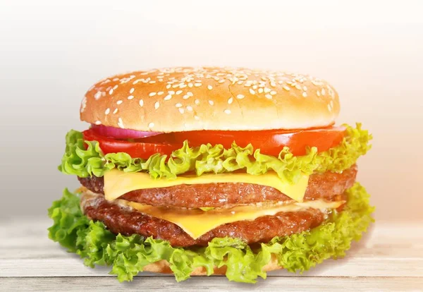 Comida Rápida Deliciosa Hamburguesa Sobre Mesa Madera —  Fotos de Stock