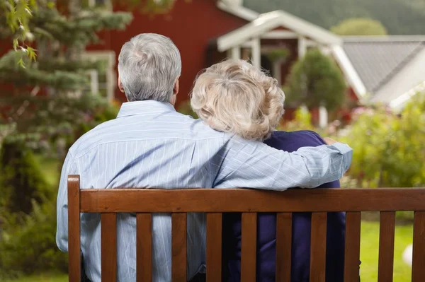 Portrait Happy Senior Couple Bench — Stock Photo, Image
