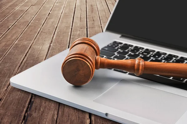 Gavel Laptop Keyboard Close View — Stock Photo, Image