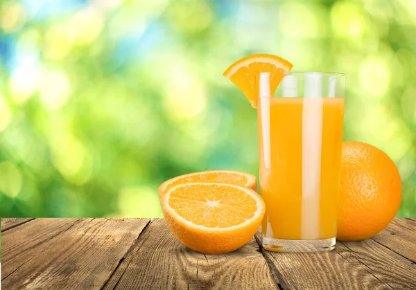 Närbild Färsk God Apelsinjuice Glas Bordet — Stockfoto