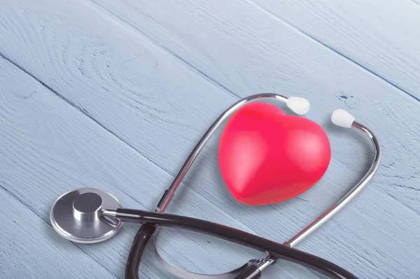 Медичний Стетоскоп Червоним Серцем Фоні — стокове фото