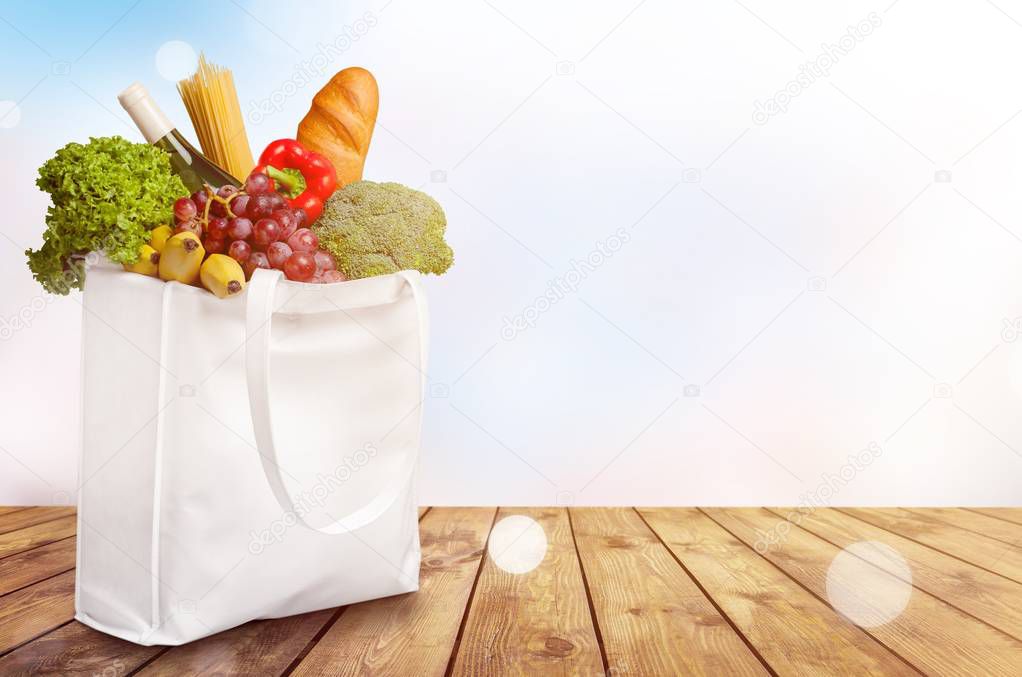 Shopping bag with grocery products 