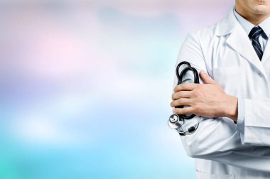 arka plan üzerinde stetoskop ile genç doktor 