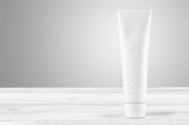 Boş beyaz kozmetik tüp paketi