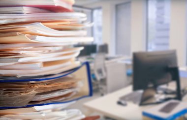 belgeleri arka plan üzerinde dosya klasörleriyle