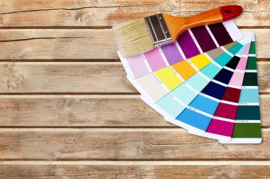 Fırça ve renk arka plan üzerinde parlak paleti