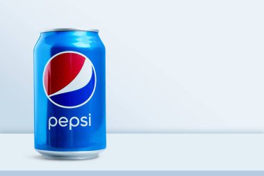 Pepsi Can izole