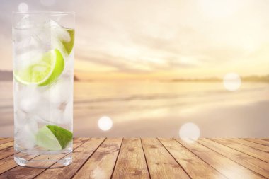 lezzetli alkol kokteylinin yakın çekim görünümü
