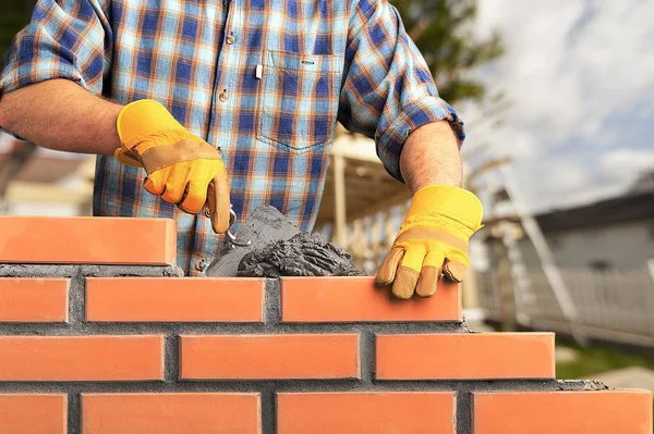 Mauerwerk Maurer Der Ziegelmauer Baut — Stockfoto