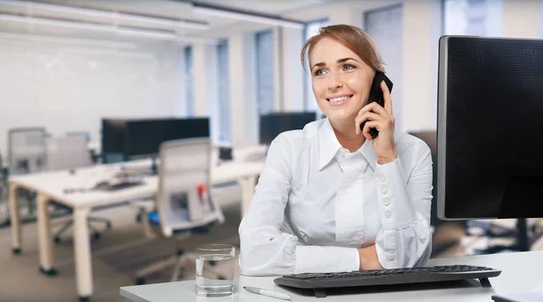Young Smiling Businesswoman Talking Mobile Phone Office — Stock Photo, Image