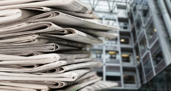 Stack Newspapers Background Close — Stock Photo, Image