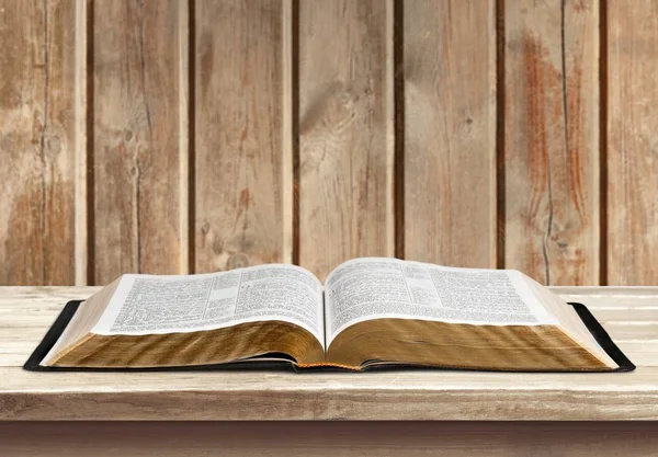 Відкрита Священна Біблія Столі — стокове фото
