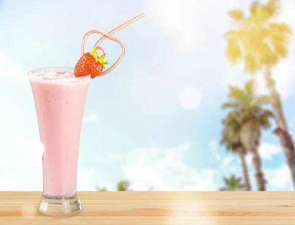 Glas av jordgubb smoothie — Stockfoto