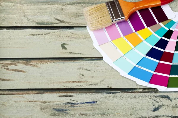 Cepillo Paleta Colores Brillantes Sobre Fondo —  Fotos de Stock