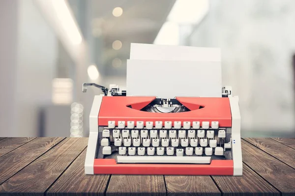 Alte Schreibmaschine Mit Papier Auf Hintergrund — Stockfoto