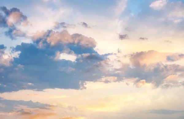 Cielo colorido al atardecer — Foto de Stock