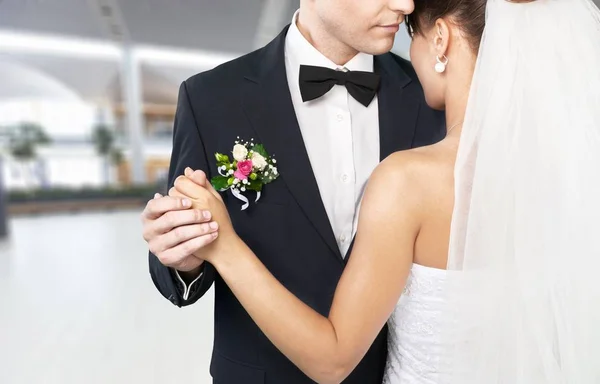Schöne Braut Und Bräutigam Verliebt — Stockfoto
