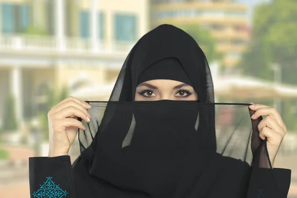 Potret Wanita Muda Arab — Stok Foto