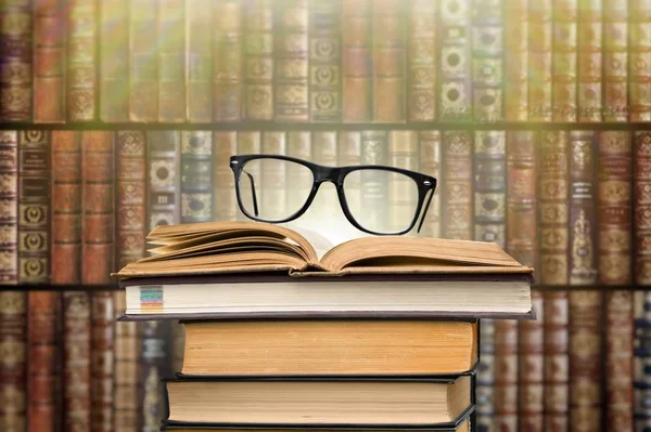 Empilement Livres Lunettes Éducation Formation — Photo