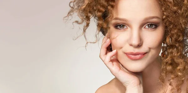 Portrait Jeune Femme Séduisante Avec Maquillage — Photo